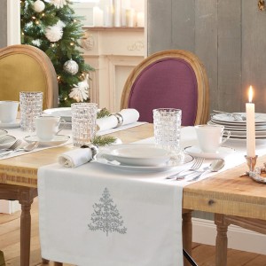 Bild: Tischläufer Tannenbaum von miaVILLA